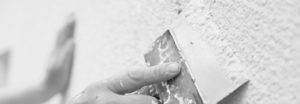 Цементно-известковая финишная штукатурка ручного или машинного нанесения: обычная, «для начёса», «под шубу», теплоизолирующая.
